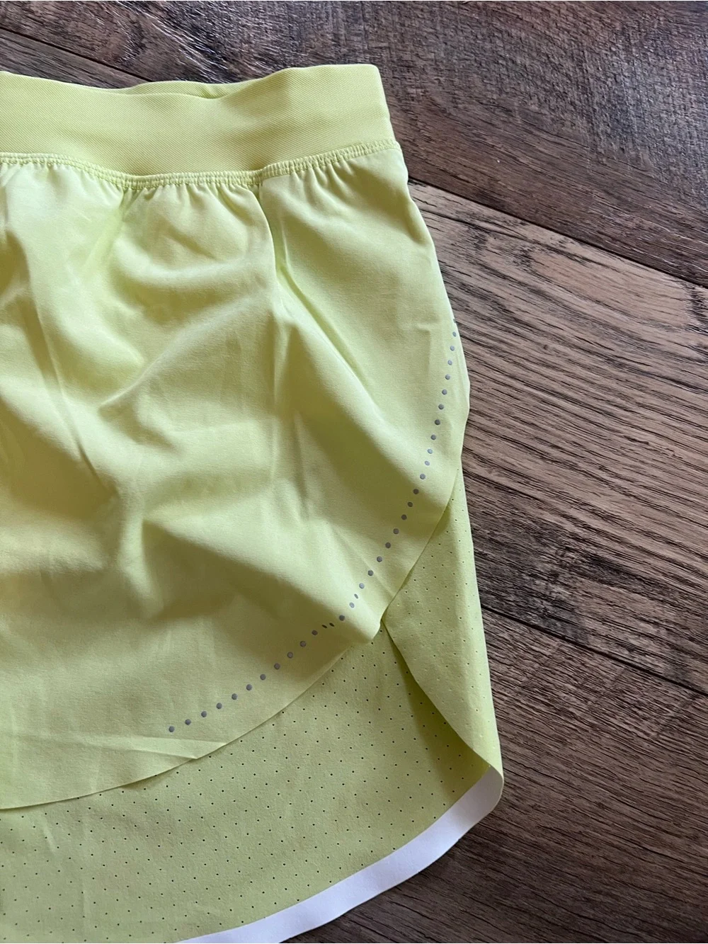 Lululemon find your pace 3inch reflective shorts size 6 lemon vibe 🍋
